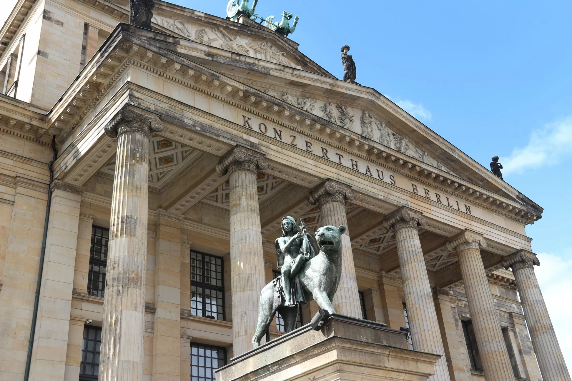 Detalhe da fachada da sala de concertos Konzerthaus