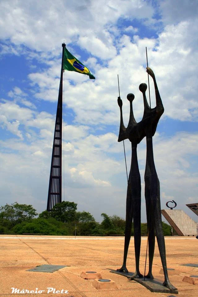 Os Candangos, do artista Bruno Giorgio