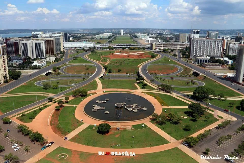 Visão aérea da cidade de Brasília (2015) - Eixo Monumental