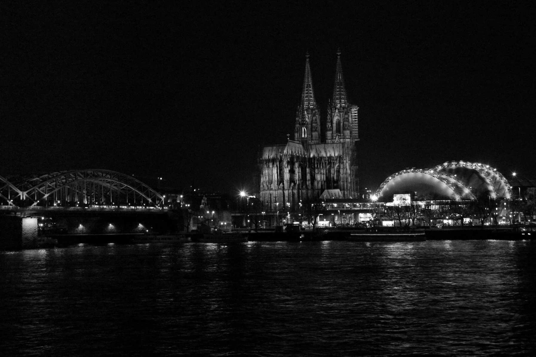 Catedral de Colônia e a ponte Hohenzollernbrücke