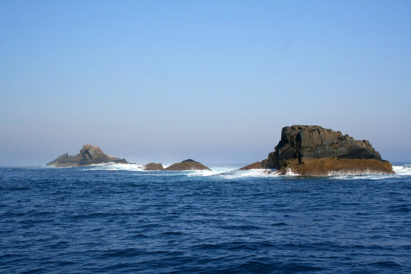 Formação rochosa do Parque Estadual Marinho da Laje de Santos