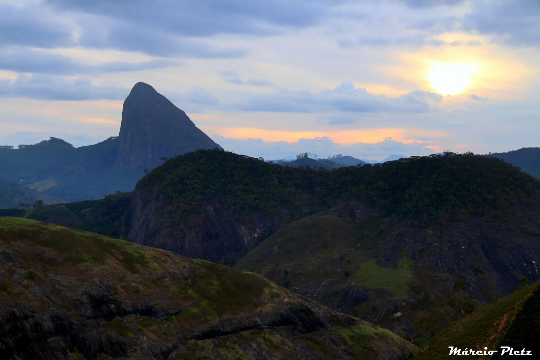 Pedra Torta ao entardecer