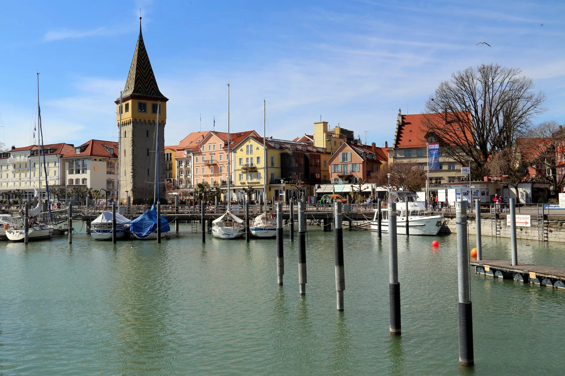 Porto de Lindau com destaque para a Mangturm