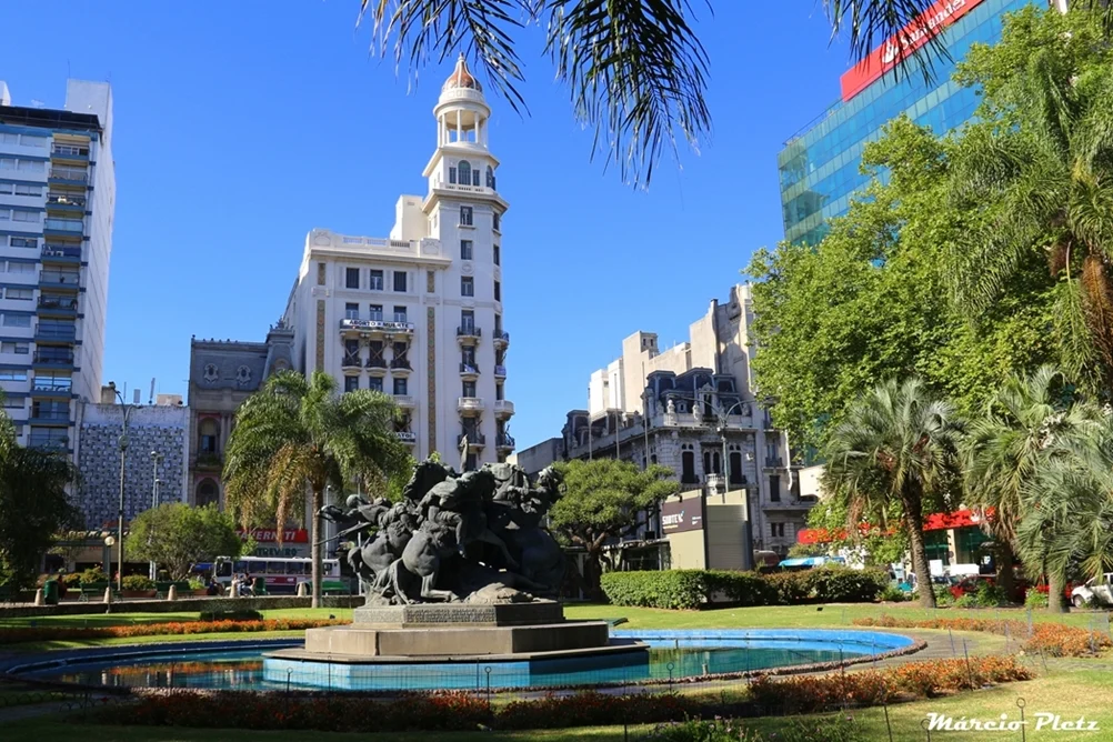 Plaza Juan Pedro Fabini, também conhecida como Plaza del Entrevero