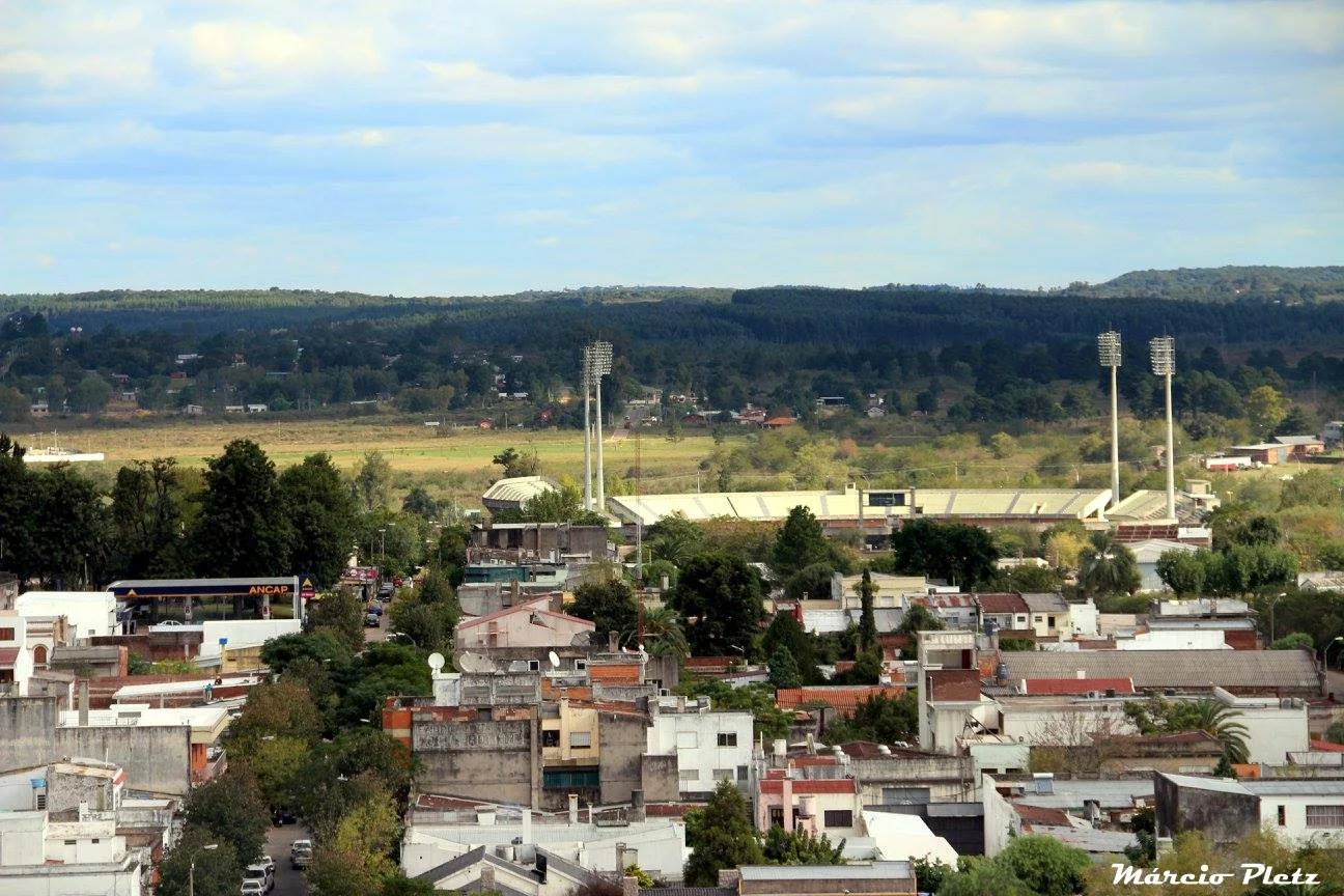 De longe o Estádio Atilio Paiva Olivera