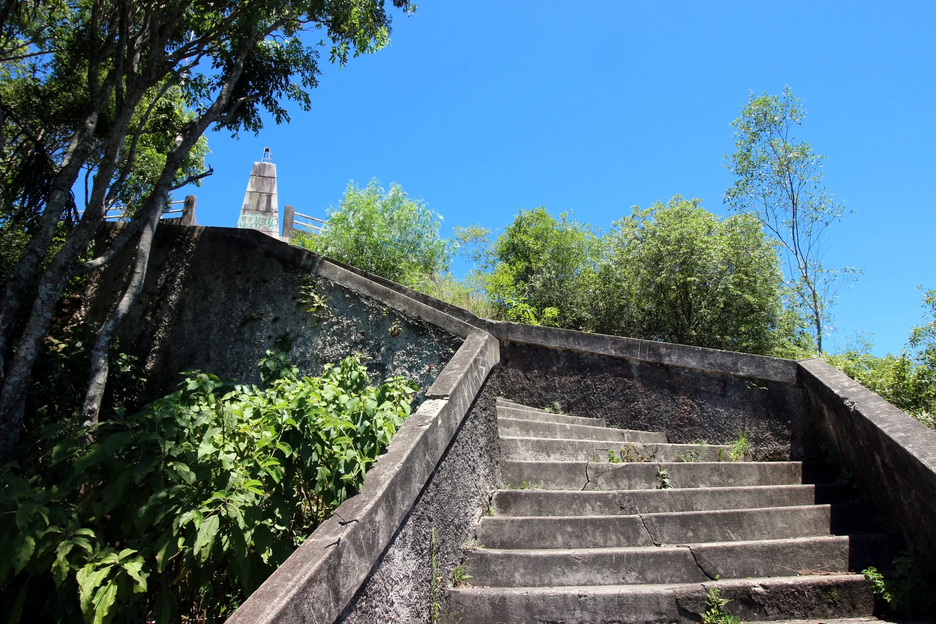 Monumento ao Ferroviário - apesar de sua beleza e da vista que propicia não se recomenda a visita por estar completamente abandonado. (informação de 2018)