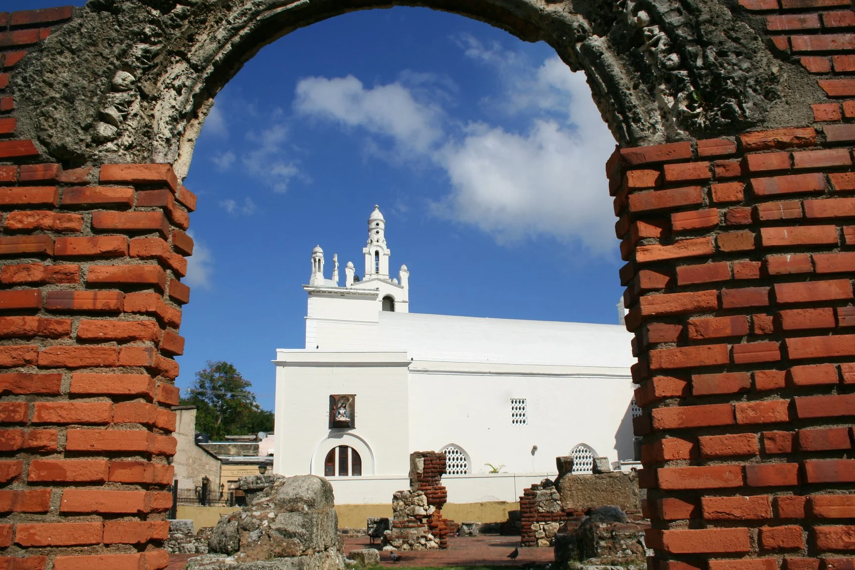 Antiga Igreja próxima ao Hospital San Nicolás de Bari