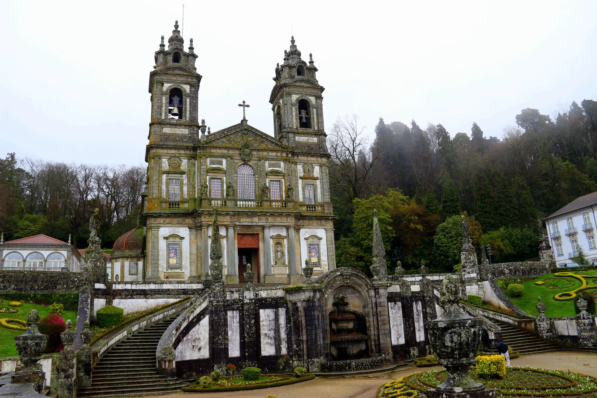 Adro do Bom Jesus e a Baílica