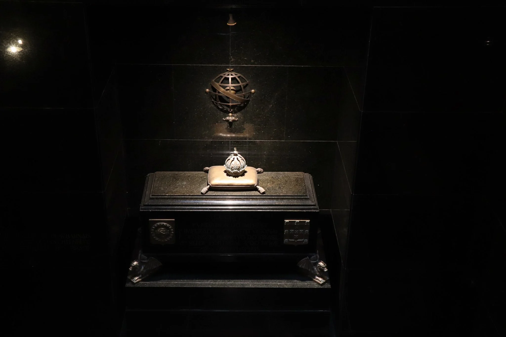 Urna que abriga os restos mortais de Dom Pedro I, primeiro Imperador do Brasil. Ela está localizada no Monumento à Independência