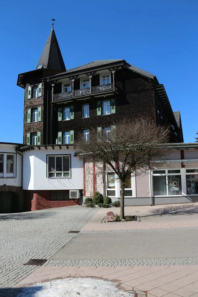 Típica construção alemã emoldurando o Lago Titisee