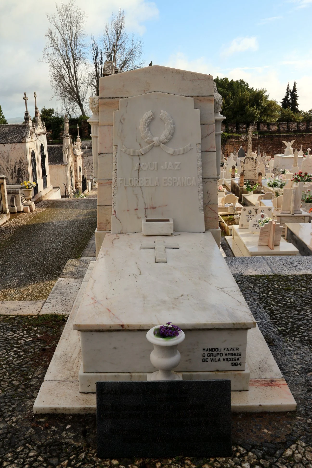 Túmulo de Florbela Espanca, excelente poetisa portuguesa