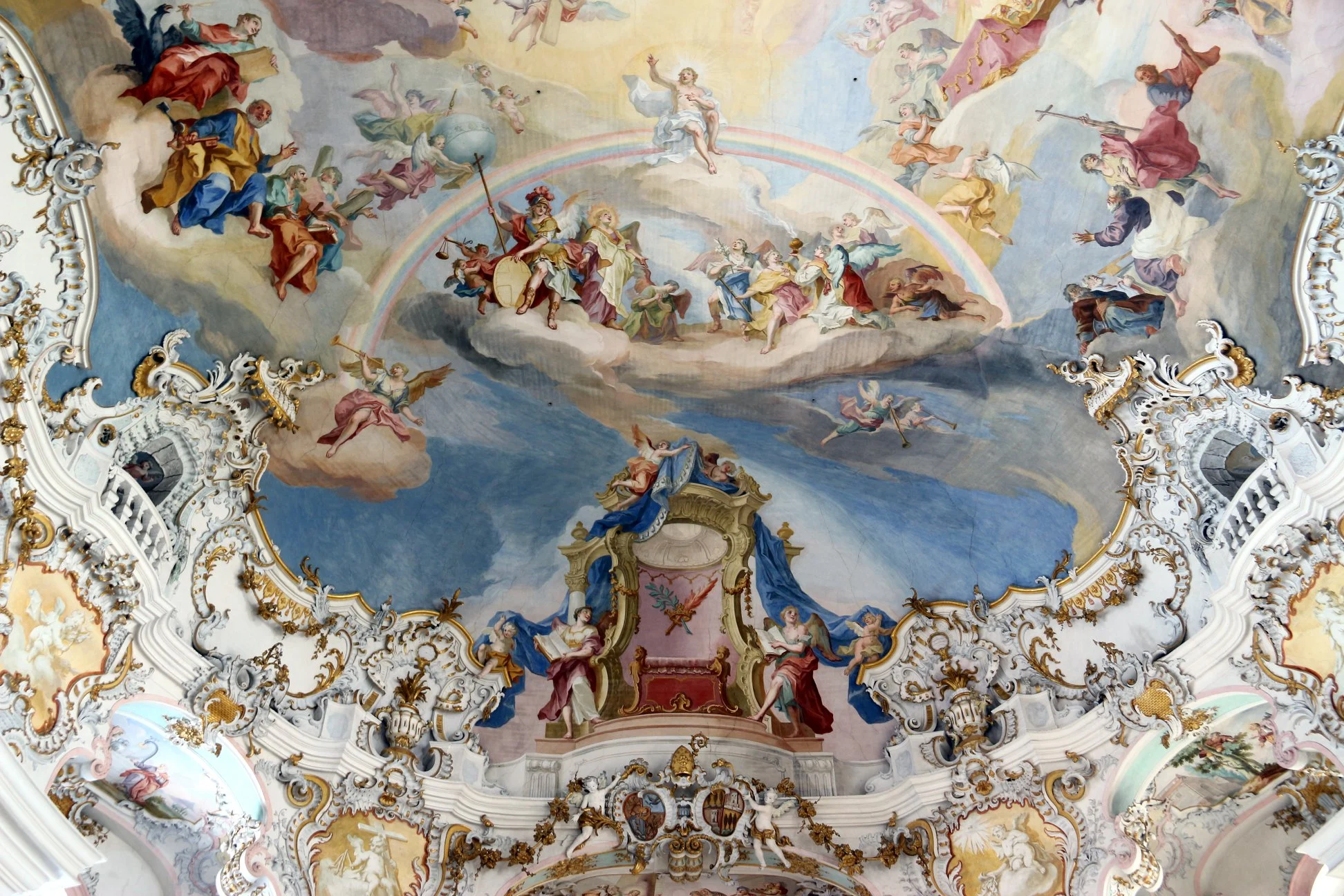 Lindo detalhe interno da igreja, construída em em estilo rococó